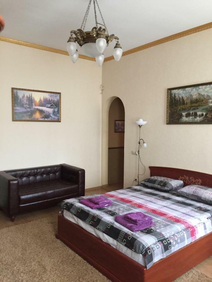 Затишна Квартира В Центрі Міста Тернопил Екстериор снимка